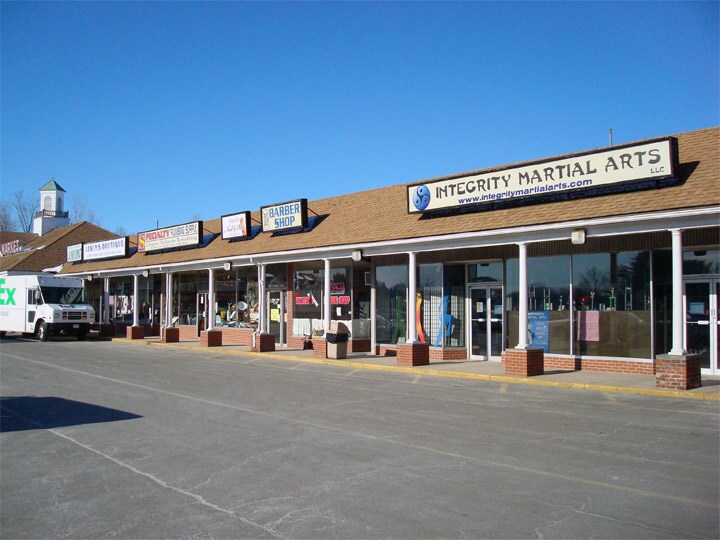 585 Hazard Ave, Enfield, CT à louer - Photo du bâtiment - Image 2 de 20