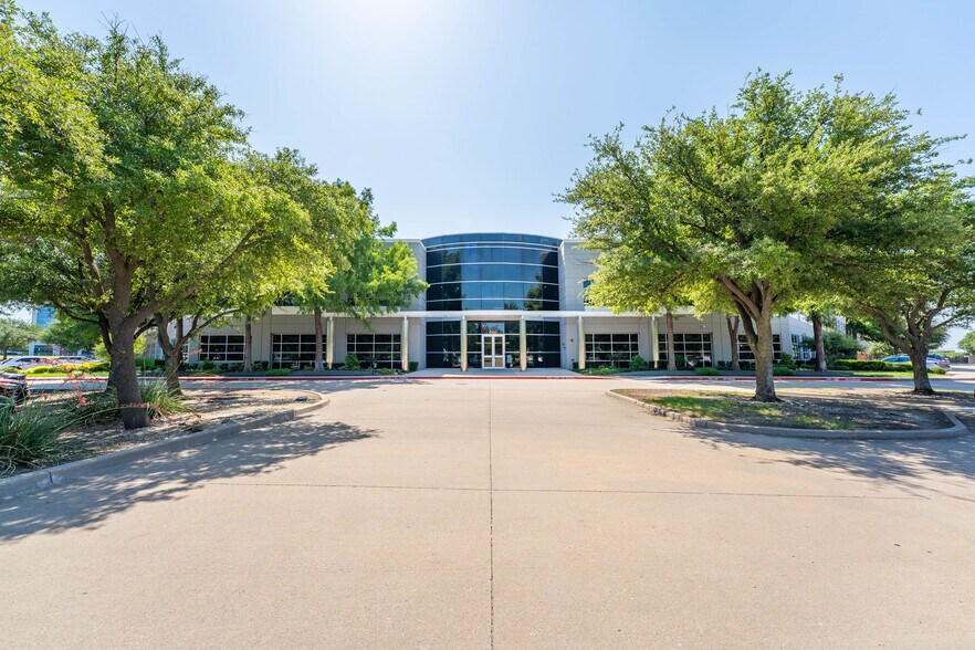 6100 Tennyson Pky, Plano, TX à louer - Photo du bâtiment - Image 2 de 30