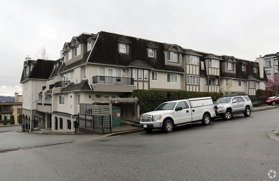1001-1011 Brunette Ave, Coquitlam, BC à louer - Photo du bâtiment - Image 2 de 8