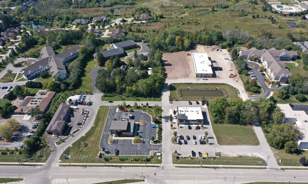 10865-10911 N Port Washington Rd, Mequon, WI à vendre - Aérien - Image 2 de 5
