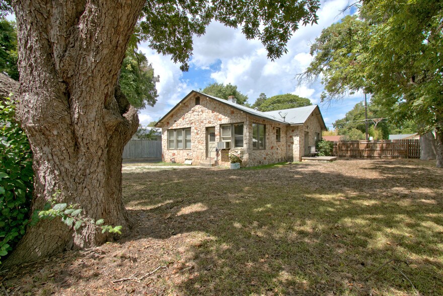 320 E Faust St, New Braunfels, TX for lease - Other - Image 2 of 16