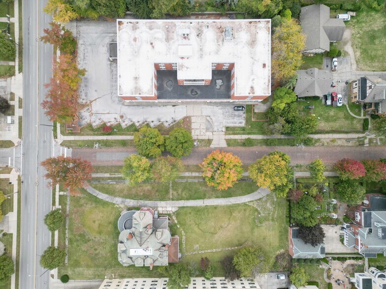 2051 Collingwood Blvd, Toledo, OH à vendre - Photo du bâtiment - Image 3 de 23