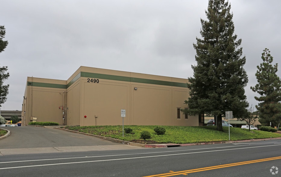 2490 Arnold Industrial Way, Concord, CA for lease - Building Photo - Image 3 of 5
