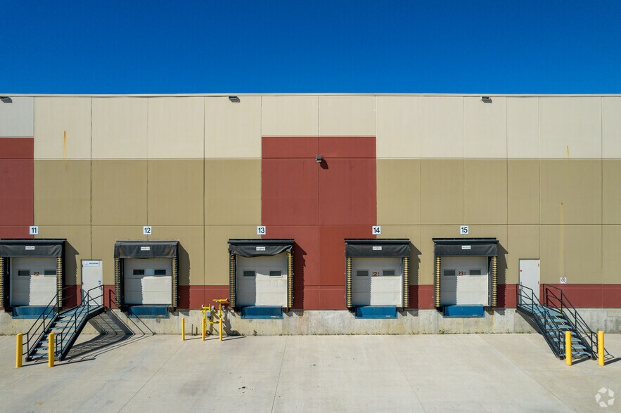 4000 106th Ave SE, Calgary, AB for lease - Building Photo - Image 2 of 4