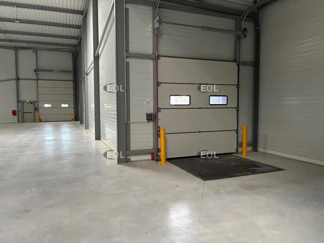 Industrial in Lieusaint for lease Building Photo- Image 1 of 6