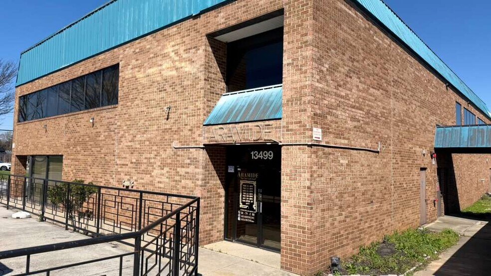 Contee Station portefeuille de 5 propriétés à vendre sur LoopNet.ca - Photo du bâtiment - Image 3 de 12