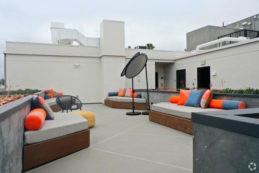 3675 Dunn Dr, Los Angeles, CA à vendre - Photo du bâtiment - Image 3 de 16