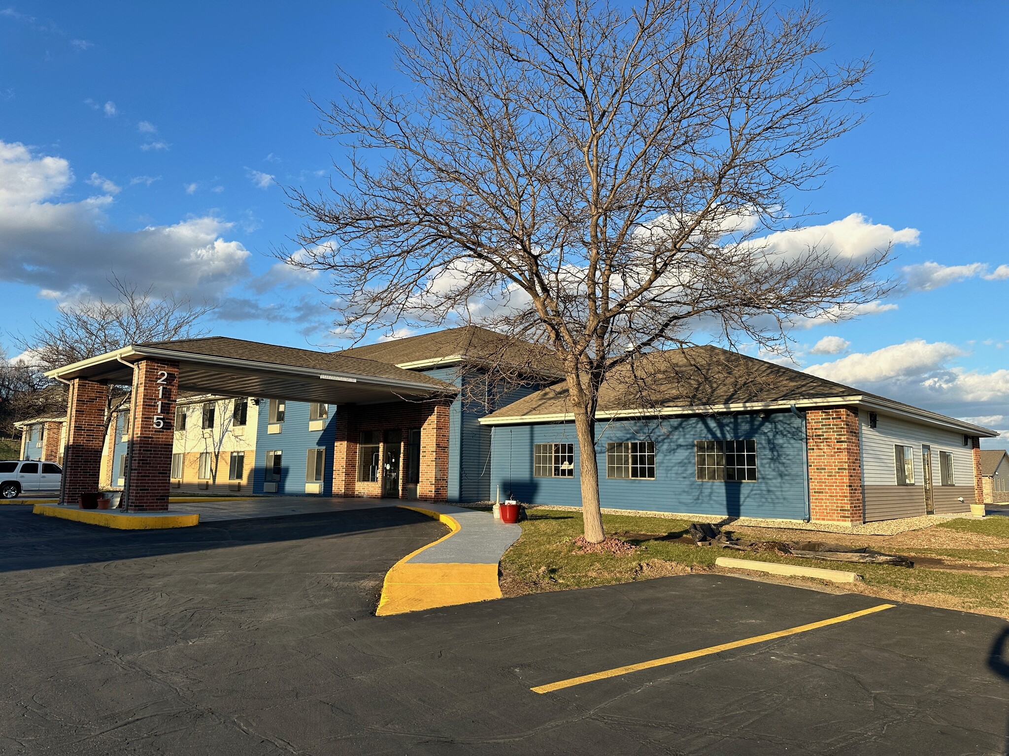 2115 E Main St, Reedsburg, WI à vendre Photo du bâtiment- Image 1 de 19