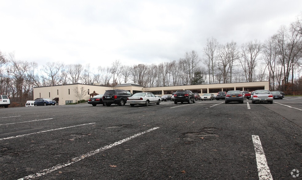 984 Southford Rd, Middlebury, CT for lease - Building Photo - Image 3 of 24