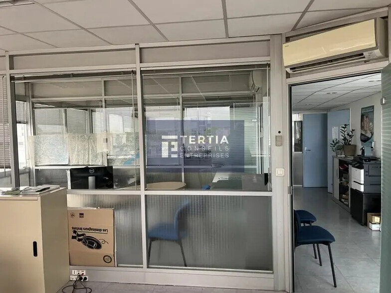 Office in Montpellier for lease - Interior Photo - Image 2 of 9