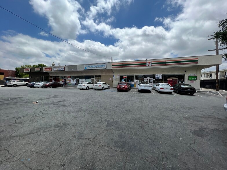 21602-21618 Roscoe Blvd, Canoga Park, CA for lease - Building Photo - Image 1 of 1