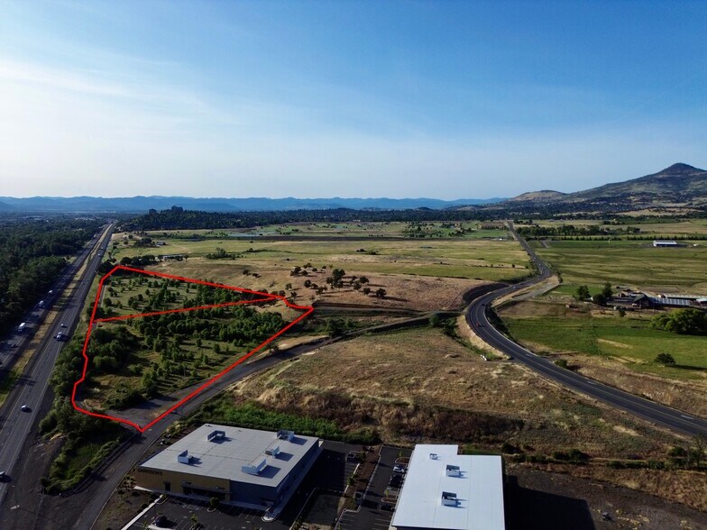 3200 Kirk Way, Phoenix, OR for sale - Building Photo - Image 2 of 6