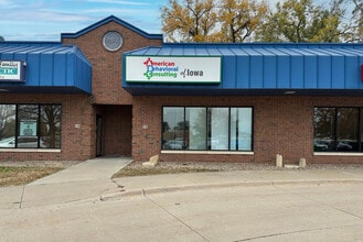 24-56 Sturgis Corner Dr, Iowa City, IA for lease Interior Photo- Image 2 of 25