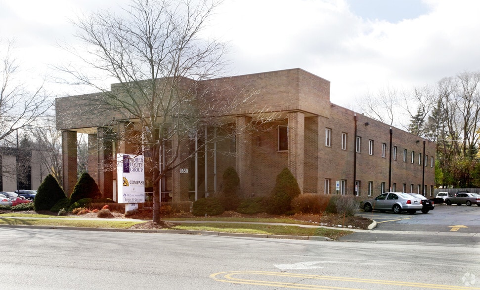 1650 N Arlington Heights Rd, Arlington Heights, IL for lease - Building Photo - Image 3 of 9