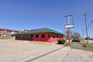 More details for 1640 1st St W, Independence, IA - Retail for Sale