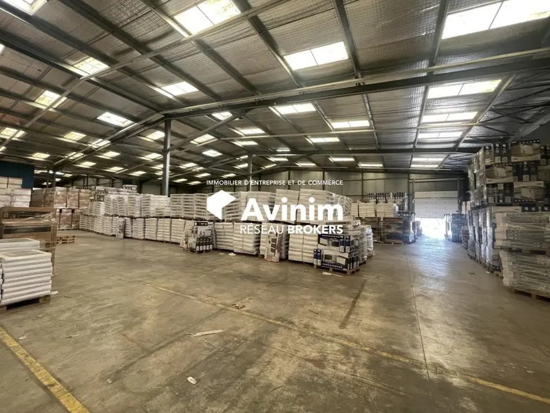 Industrial in Aix-en-Provence for lease Building Photo- Image 1 of 12