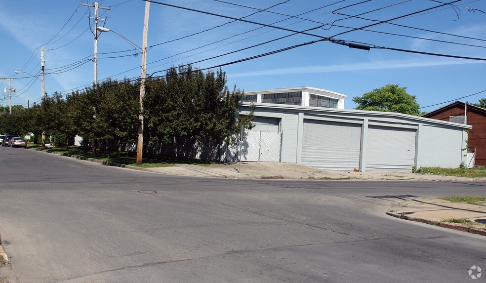 320 W Taylor St, Syracuse, NY for sale - Primary Photo - Image 2 of 7