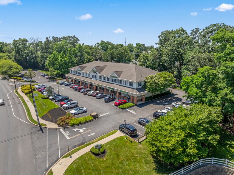 333 Forsgate Dr, Jamesburg, NJ à louer - Photo du bâtiment - Image 2 de 6