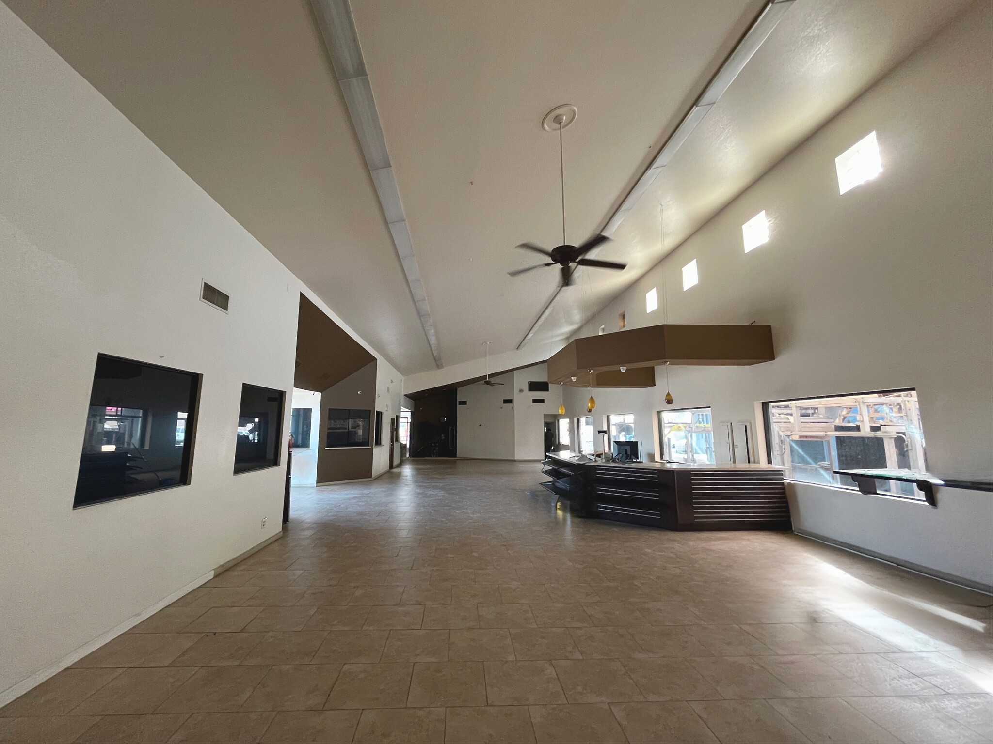 2828 S Country Club Dr, Mesa, AZ for lease Interior Photo- Image 1 of 3