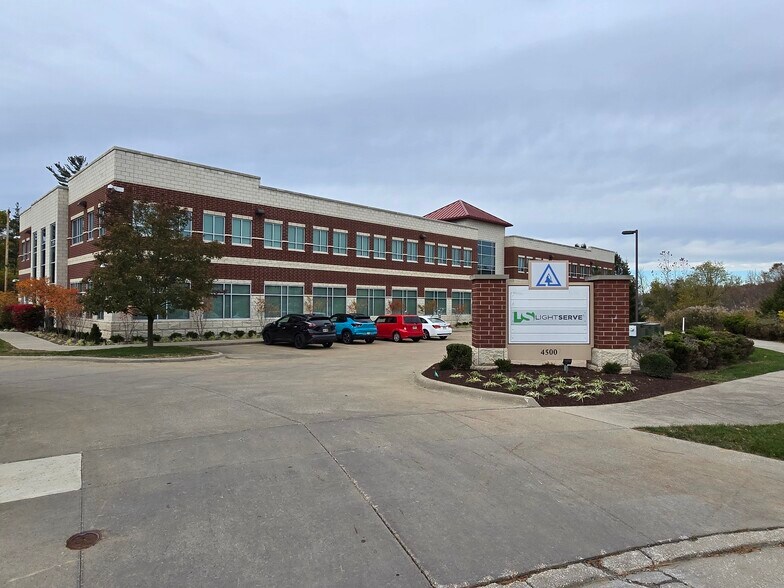 4500 Courthouse Blvd, Stow, OH à louer - Photo du bâtiment - Image 1 de 22