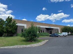 2930 Turnpike Dr, Hatboro, PA à louer Photo du bâtiment- Image 2 de 32
