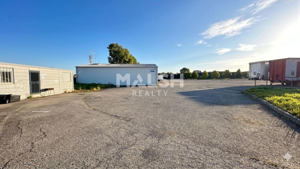 Land in Saint-Priest for lease - Building Photo - Image 1 of 12