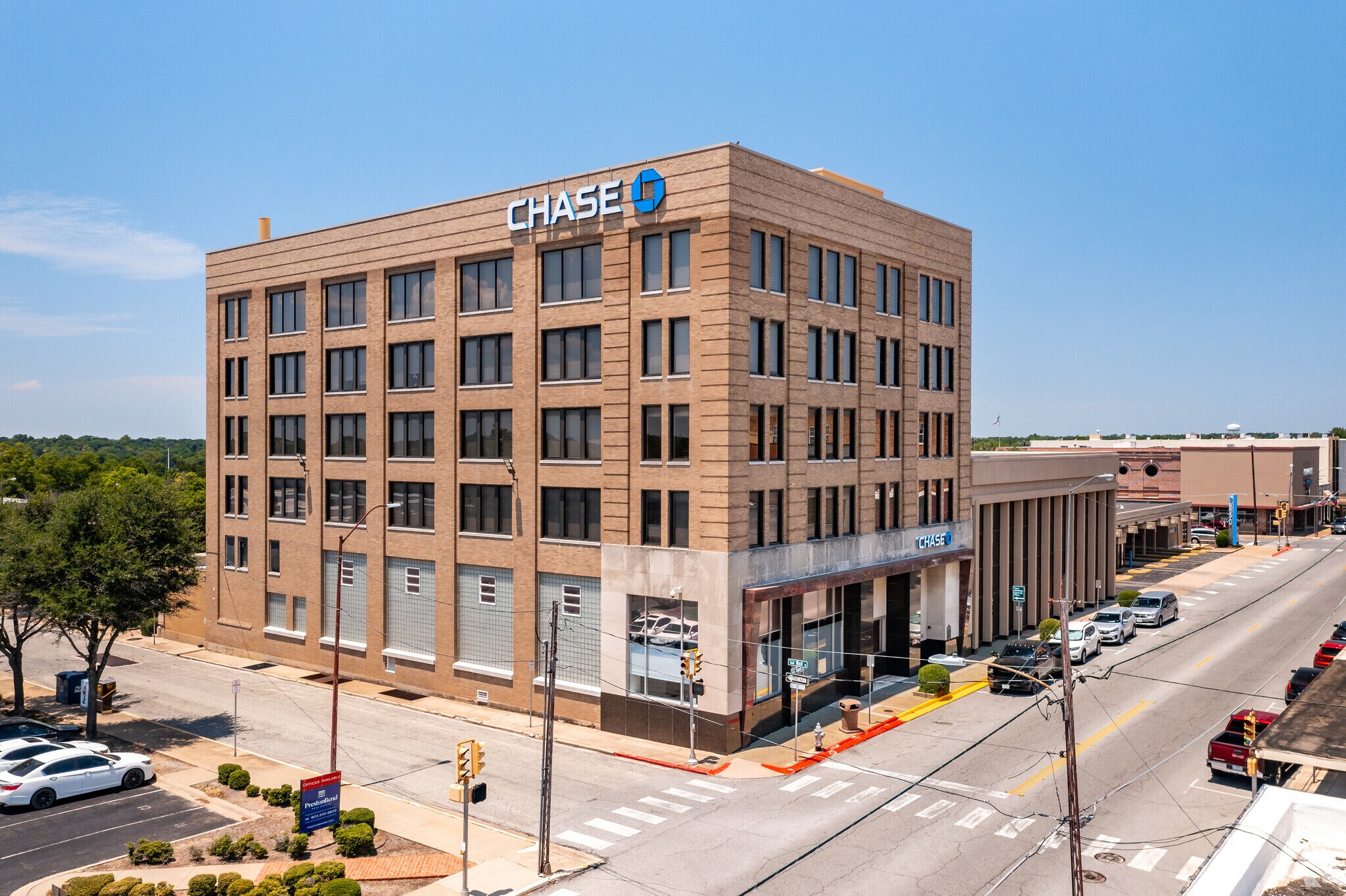 200 N Travis St, Sherman, TX à louer Photo du bâtiment- Image 1 de 6