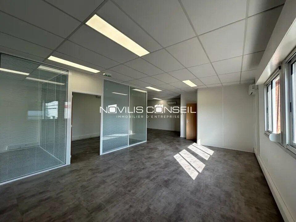 Office in L'Union for lease Interior Photo- Image 1 of 7
