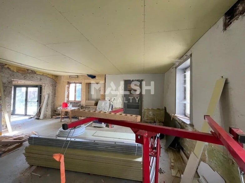 Commerce de détail dans Chazey-sur-Ain à louer - Photo du bâtiment - Image 2 de 11