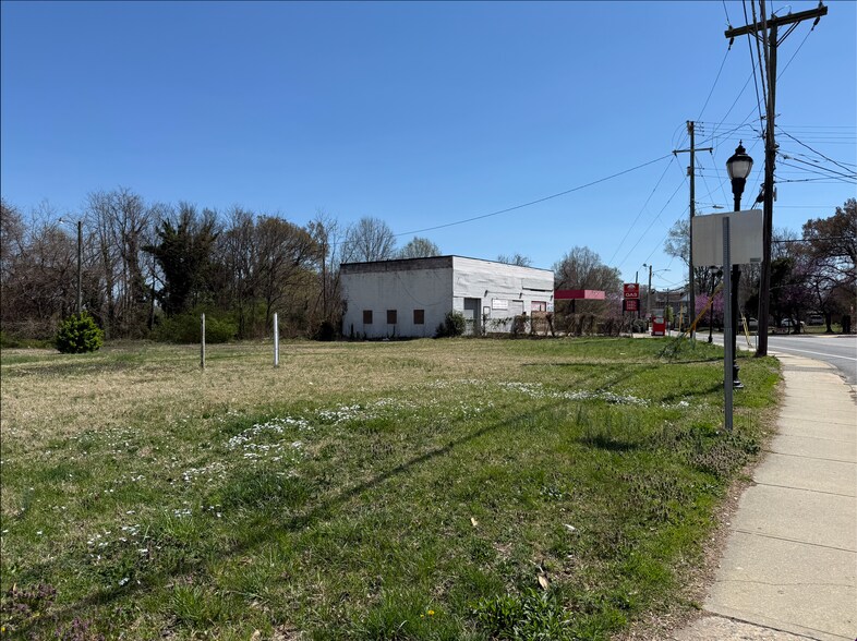 1201 Martin Luther King Jr dr, Greensboro, NC à vendre - Photo du bâtiment - Image 2 de 7
