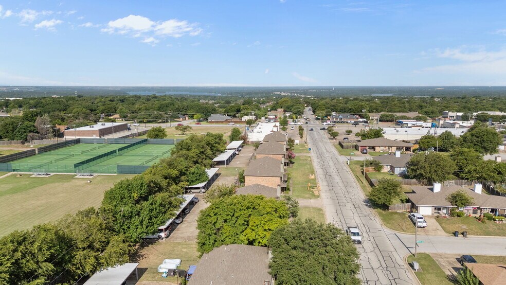 5841 Shadydell Dr, Fort Worth, TX à vendre - Photo du bâtiment - Image 3 de 29