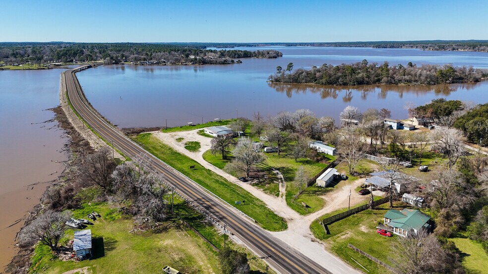 116 Steinback Ave, Trinity, TX à vendre - Photo du bâtiment - Image 1 de 20