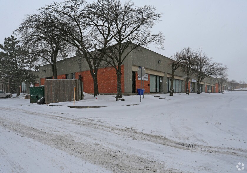 50-72 Shorting Rd, Toronto, ON à vendre - Photo principale - Image 1 de 1