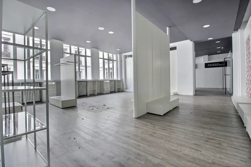 Office in Paris for lease - Interior Photo - Image 2 of 11
