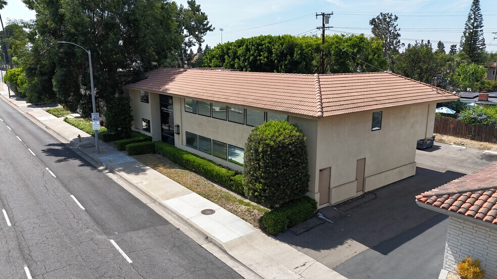 18051 Irvine Blvd, Tustin, CA à vendre - Photo du bâtiment - Image 1 de 1