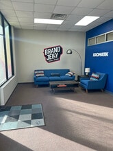 117 W Sherman Way, Nixa, MO for lease Interior Photo- Image 2 of 10