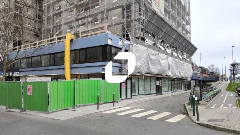Office in Suresnes for lease - Building Photo - Image 3 of 6