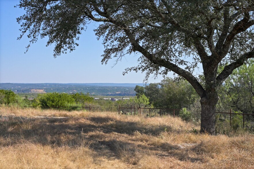 1033 Flying X Rd, Spicewood, TX à vendre - Photo du bâtiment - Image 3 de 46