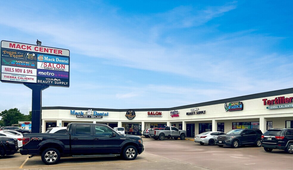 1607 E McKinney St, Denton, TX à louer - Photo du bâtiment - Image 1 de 5