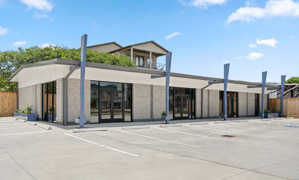 1303 N Durham Dr, Houston, TX à louer - Photo du bâtiment - Image 2 de 4