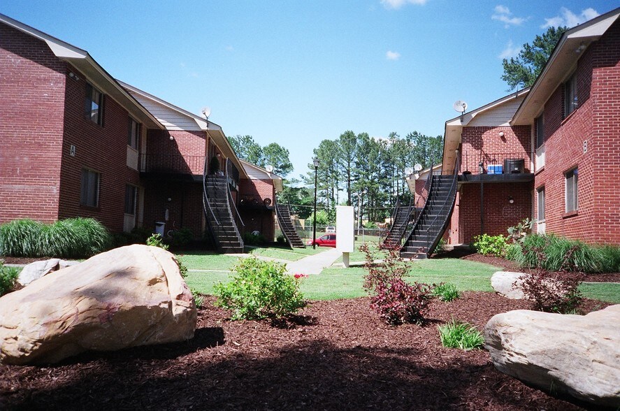 2400 Beverly Hills Dr, Atlanta, GA à vendre - Photo du bâtiment - Image 3 de 13