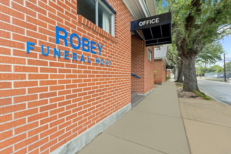 403 W Sterling St, Baytown, TX for sale - Building Photo - Image 2 of 40