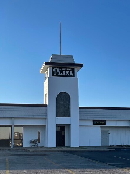 3701-3723 SW Plaza Dr, Topeka, KS à louer - Photo du bâtiment - Image 3 de 5