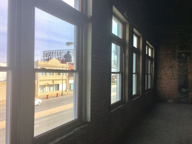 2035 W Broad St, Richmond, VA à louer - Photo du bâtiment - Image 3 de 27