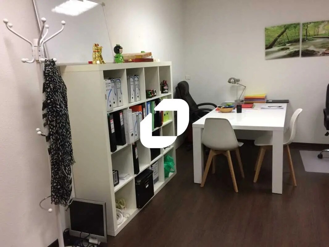 Office in Cenon for lease Interior Photo- Image 1 of 4