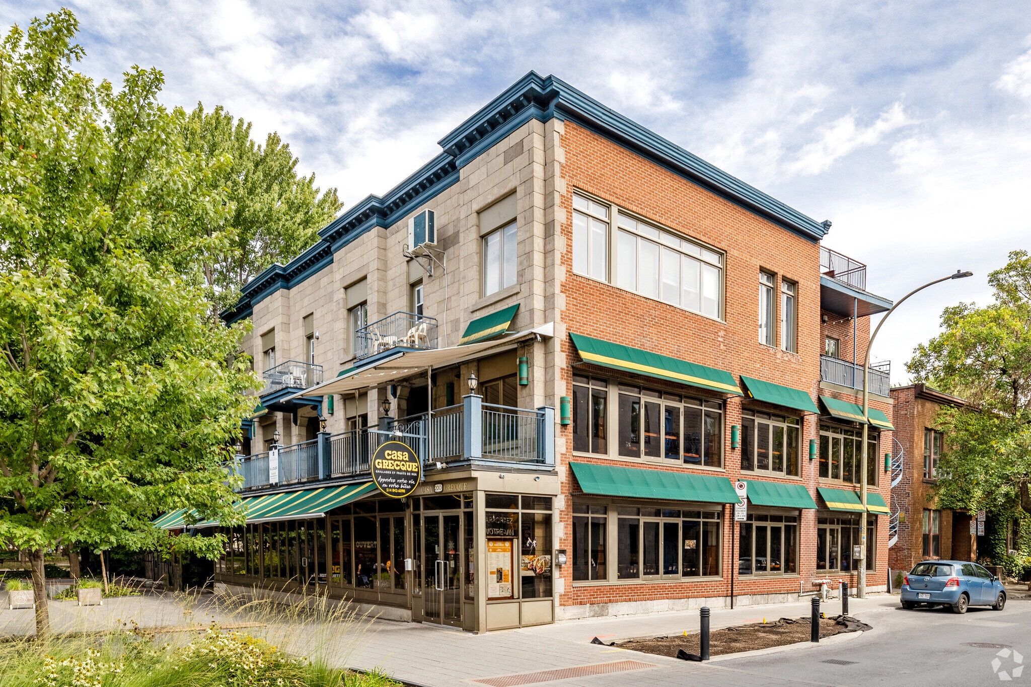 200-216 Rue Prince-Arthur EST, Montréal, QC for lease Primary Photo- Image 1 of 11