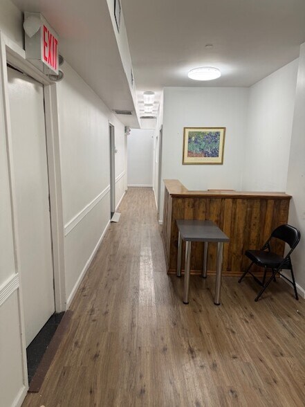 3272 Steinway St, Astoria, NY à louer - Photo du bâtiment - Image 3 de 18