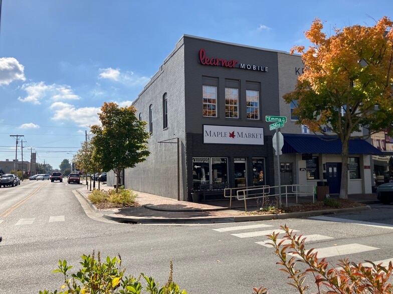 109 W Emma Ave, Springdale, AR for lease - Building Photo - Image 2 of 2