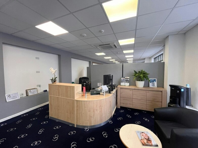 5 Hill Ave, Amersham for lease - Building Photo - Image 2 of 24