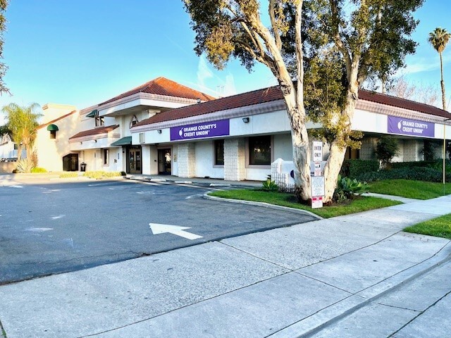 856 N Ross St, Santa Ana, CA à louer - Photo du bâtiment - Image 2 de 24